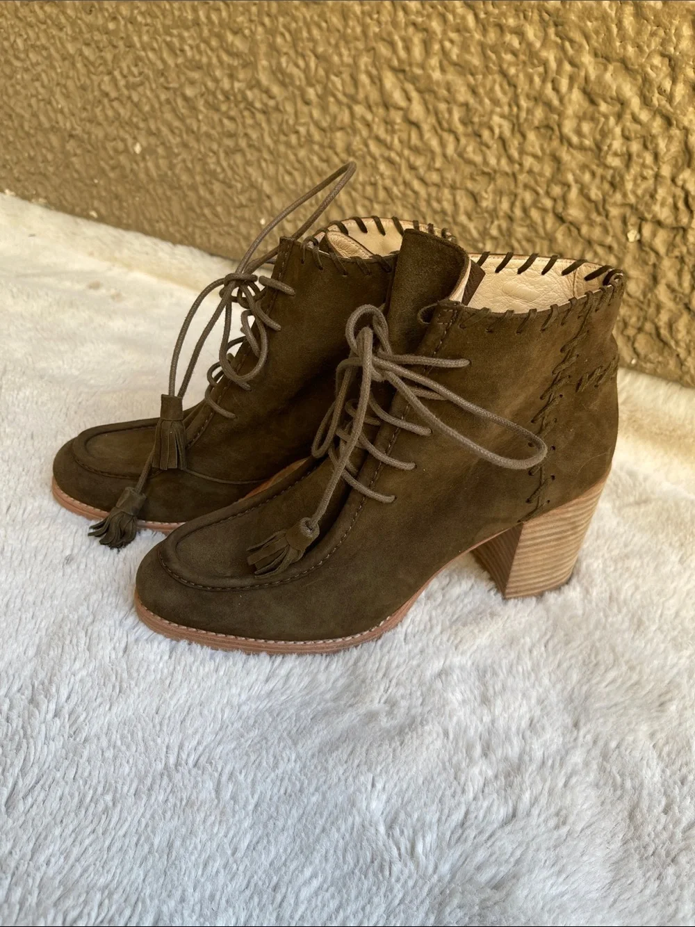 Stuart Weitzman The Wallawalla Suede Lace-Up Tassel Ankle Boots in Green Size 8